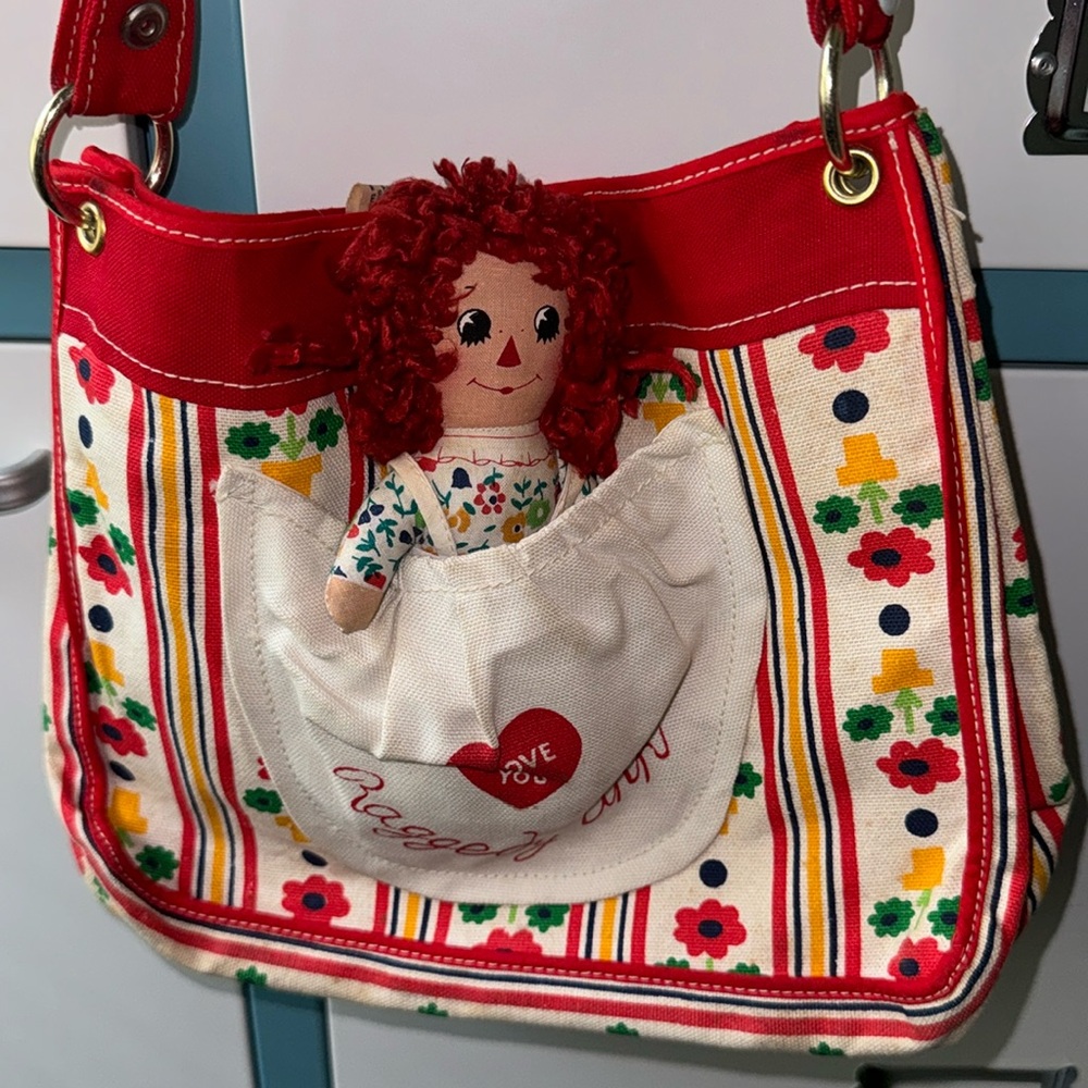 Adorable vintage raggedy Ann knickerbocker purse with doll